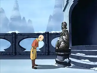 Аанг поклоняется статуе своего наставника — монаха Гиатсо у входа в Южный храм воздуха