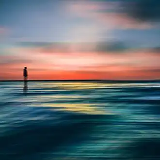 Обложка сингла Джарахова и Markul «Я в моменте» (2021)