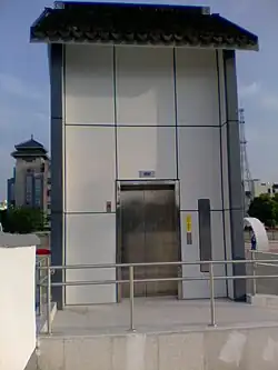 Уличный входной павильон лифта для инвалидов