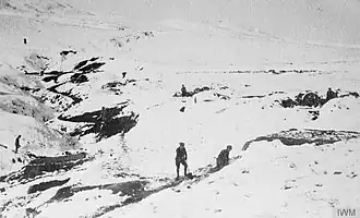 Оборудование позиции британскими артиллеристами