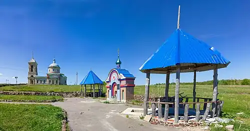 Источник с беседками