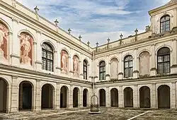 Внутренний двор виллы