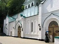 Вход в пещеры