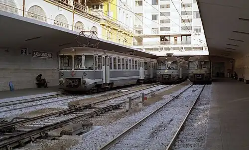 Станция Бари-Центральный (FT) в 2002 году, до реконструкции. Только боковые платформы.