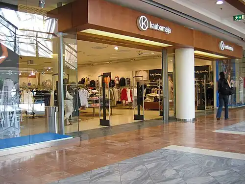 Вход в универмаг из торгового центра Viru Keskus, 2007 год