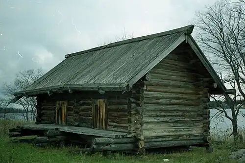 Амбар из Матвеевой Сельги в музее-заповеднике «Кижи»