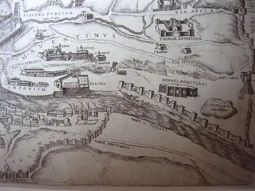 На рисунке 1561 года холм изображён одиноко стоящим посреди пустоши в стенах античного города. Pirro Ligorio.