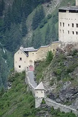 Фрагмент внешних кольцевых стен