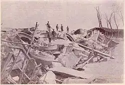 Брусилов на руинах фортов Перемышля. Видны сорванные башни, май 1915 года.