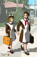 Праздничная форма для девочек: слева ученица младших классов (октябрёнок), справа ученица средних классов (пионерка).
