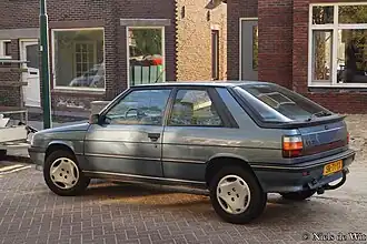 Трёхдверный хэтчбек Renault 11