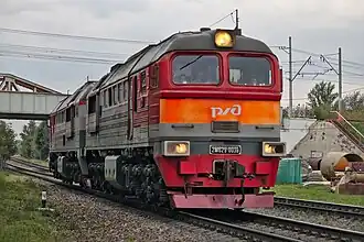 Тепловоз 2М62У в западной горловине станции, в районе моста Савёловского направления МЖД. Август 2013 года