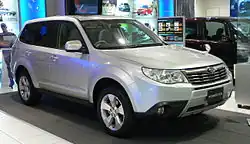 Праворульный 2008 Subaru Forester (JDM) с небольшим зеркалом на крыле для просмотра «мёртвой зоны»