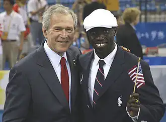 Джордж Буш и Лопес Ломонг на церемонии открытия Олимпиады в Пекине