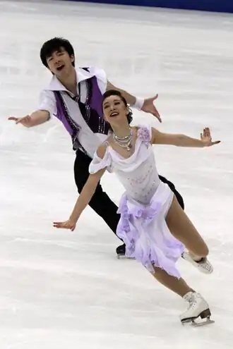 Хуан Синьтун и её партнёр Чжэн Сюньна чемпионате четырёх континентов (2011)