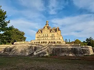 Замок и оранжереи