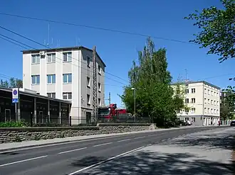 Дома 26 (слева, 1961 г.) и 24 (1939 г.)