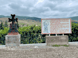 Памятный знак и хачкар