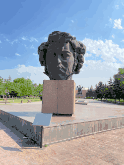 Статуя в центральном парке Абовяна