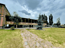 Музей располагается в доме, где родился C. Д. Меркулов (1869 год постройки)