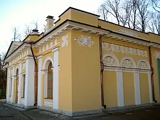 Украшение основного и бокового фасадов