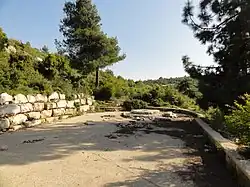 Место мемориала памяти жертв теракта, где находился украденный арабом памятник