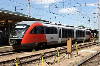 Сверху вниз:
Дизельный Desiro Classic ÖBB 5022 007-8 в Граце;
Электрический двухэтажный Desiro HC в Кёльне
