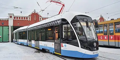 71-931М «Витязь-М»  в окраске белого цвета с синим низом в брендинге Московского транспорта выезжает из депо