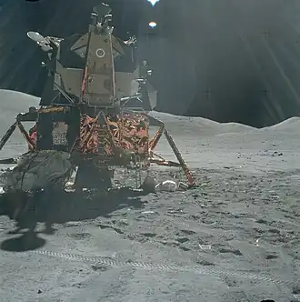 «Челленджер», день третий. У правой опоры мешки с мусором