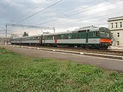 Трёхвагонная композиция (АЧ2+АПЧ2+АЧ2)