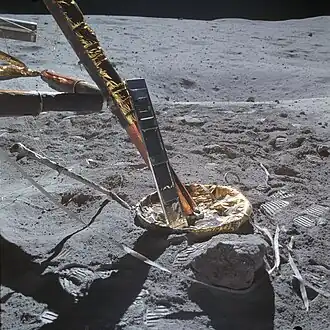 Детектор космических лучей на опоре лунного модуля