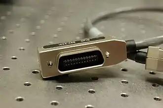 24-контактный соединитель: интерфейс IEEE 488 (GPIB);
