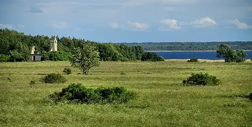Пейзаж с заброшенной кирхой на Суур-Пакри
