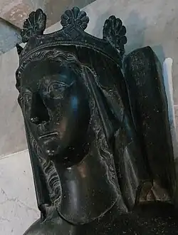 Памятник в Мобюиссоне