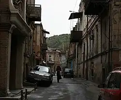 Участок улицы у д. 12 - Театра Королевского квартала (левая сторона)