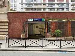 Вход на станцию