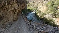 Акбулак (вдоль русла пролегает старая геологическая дорога)