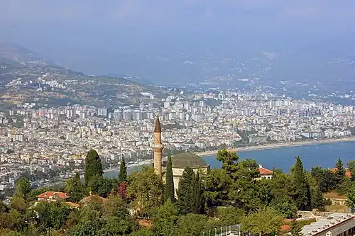 Вид с крепости на мечеть Сулейманийе и городскую застройку