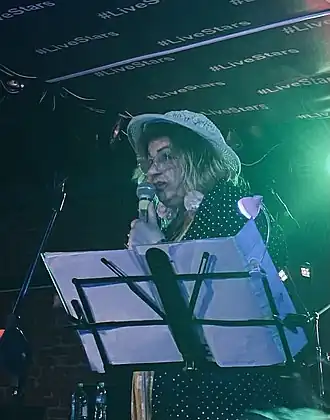 Альбина Сексова на сцене клуба Live Stars в Москве, 9 июля 2022