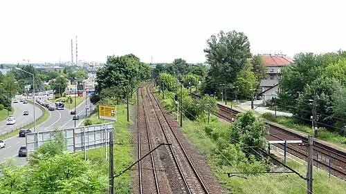 Остановочный пункт Краков-Кшемёнки на Линии№94 (справа) в 2016 году до реконструкции,в центре два пути грузовой линии №603