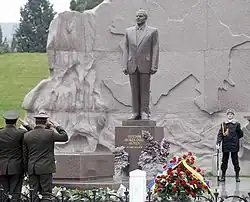 Надгробный памятник Гейдара Алиева в Баку