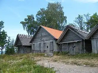 Рыбацкие домики в деревне Алтья