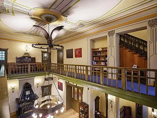 Интерьеры сквозь два этажа, 2020 год