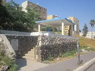 Трое из учеников Рава (в том числе р. Хананель) похоронены в Тверии.