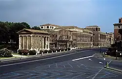 Храм Портуна (до реставрации). Вид от Бычьего Форума. 1992