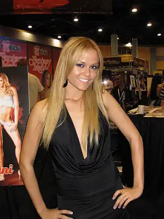 Анджелина Армани на Exxxotica, Майами, 2009 год