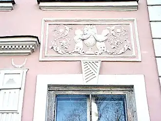 Лепное украшение фасада главного здания мызы Ания