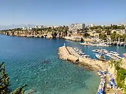 Вид на гавань и округ Коньяалты