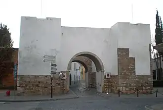 Арко-ду-Репузу, откуда король Афонсу III объявил о сдаче города.