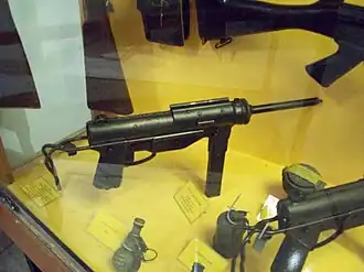 В экспозиции Музея оружия Нации(на переднем плане в центре)